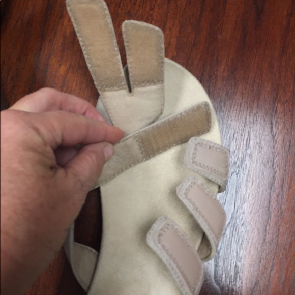 Vionic Tan/Cream W9 3 Adjustable Straps - Picture 7 of 9